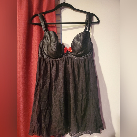 Black and red lingerie - Picture 2 of 9